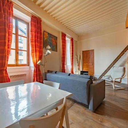 Classified 2 Stars In The Heart Of The Historic Center Of Apartment